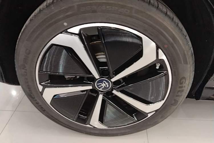 Used BYD Song L EV 2025 Intelligent Driving Version 662 km LiDAR Excellence Edition Right Rear Wheel Hub