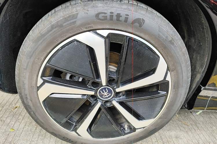 Used BYD Song L EV 2025 Intelligent Driving Version 662 km LiDAR Excellence Edition Right Rear Wheel Hub