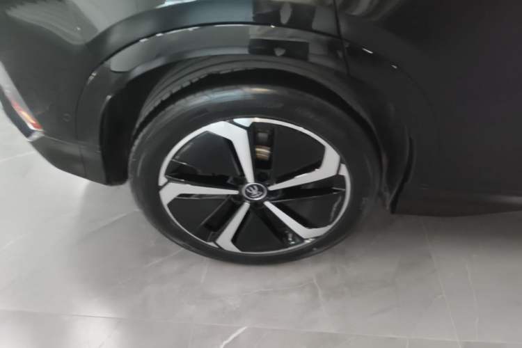 Used BYD Song L EV 2025 Intelligent Driving Version 662 km LiDAR Excellence Edition Right Rear Wheel Hub