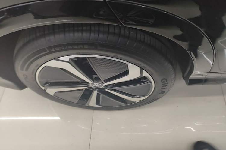 Used BYD Song L EV 2025 Intelligent Driving Version 662 km LiDAR Excellence Edition Right Rear Wheel Hub