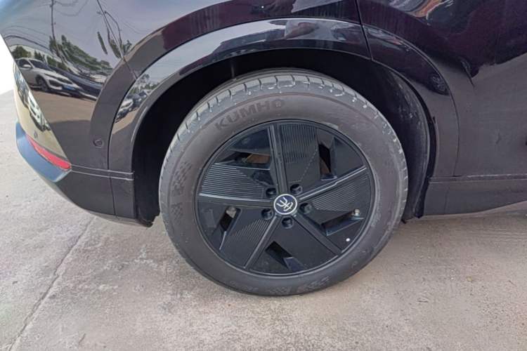 Used BYD Song L EV 2025 Intelligent Driving Version 550 km Excellence Edition Right Rear Wheel Hub