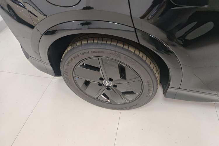 Used BYD Song L EV 2025 Intelligent Driving Version 550 km Excellence Edition Right Rear Wheel Hub