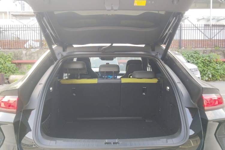 Used BYD Song L EV 2025 Intelligent Driving Version 602 km Range LiDAR-equipped All-Wheel-Drive Type Trunk
