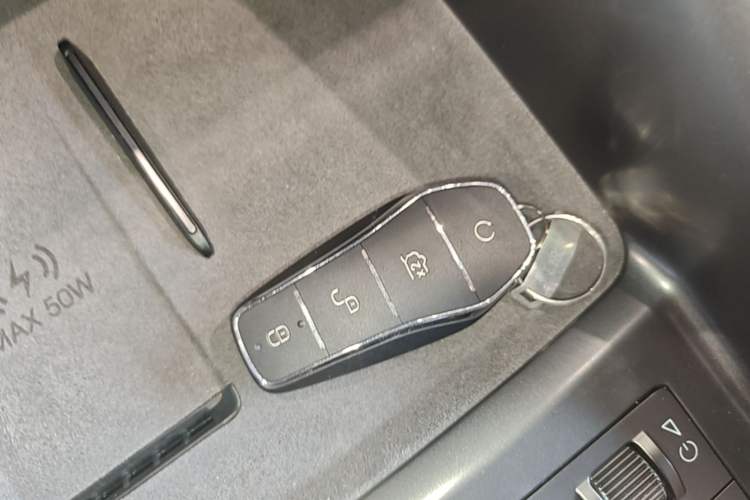 Used BYD Song L EV 2025 Intelligent Driving Version 662 km LiDAR Excellence Edition Vehicle Key