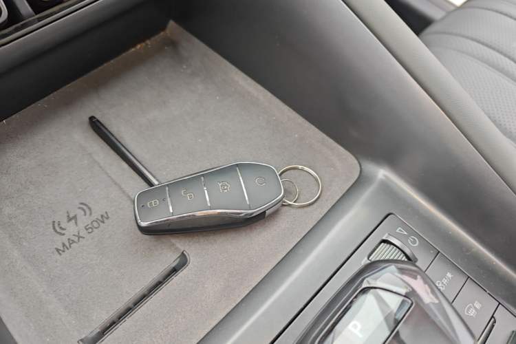 Used BYD Song L EV 2025 Intelligent Driving Version 662 km LiDAR Excellence Edition Vehicle Key