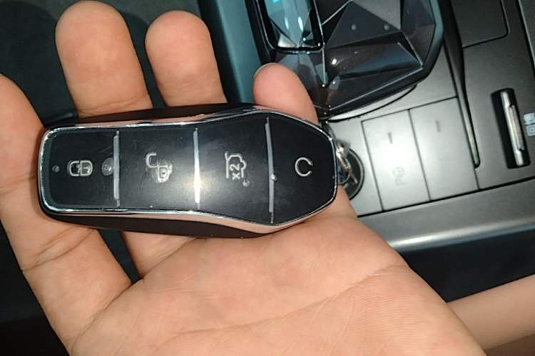 Used BYD Song L EV 2025 Intelligent Driving Version 662 km LiDAR Excellence Edition Vehicle Key