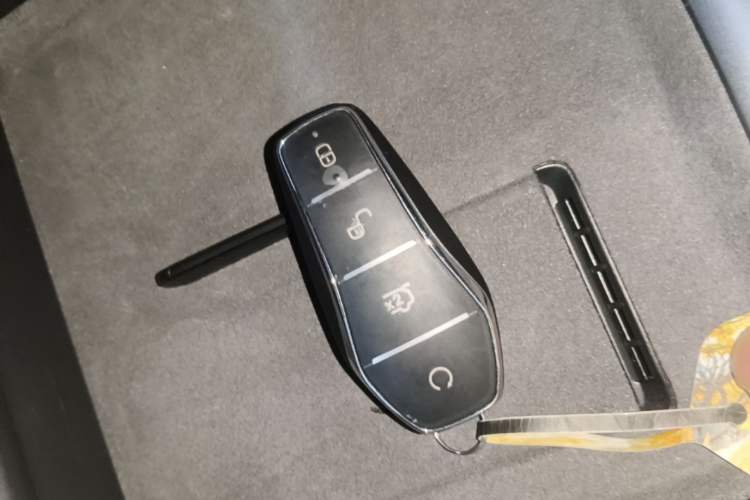 Used BYD Song L EV 2025 Intelligent Driving Version 662 km LiDAR Excellence Edition Vehicle Key