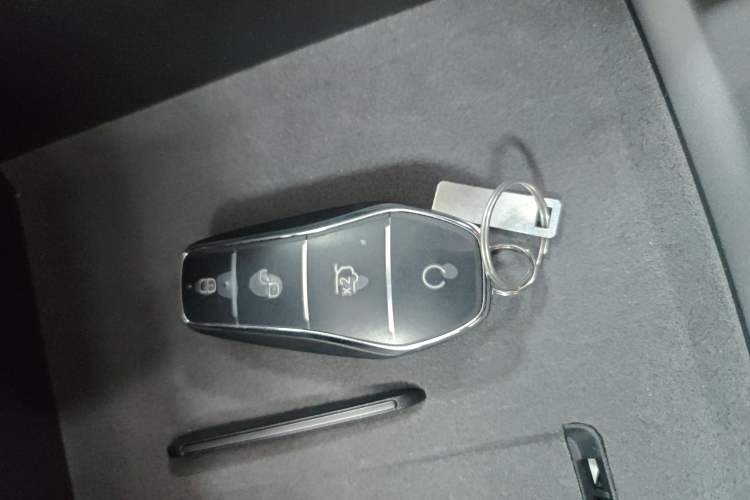 Used BYD Song L EV 2025 Intelligent Driving Version 550 km Excellence Edition Vehicle Key