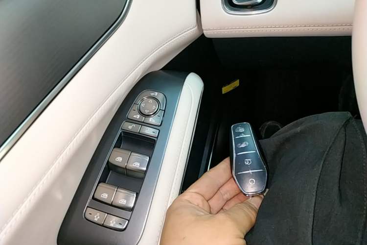 Used BYD Song L EV 2025 550 km Excellence Version Interior 1