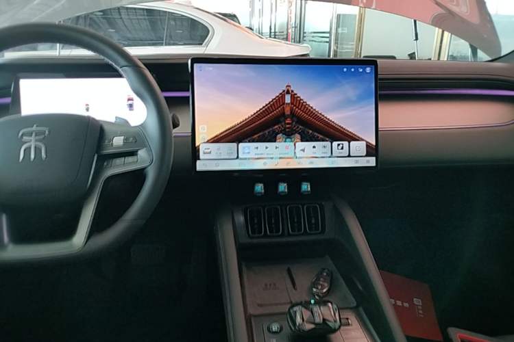 Used BYD Song L EV 2025 Intelligent Driving Version 662 km LiDAR Excellence Edition Audio And AC Panel