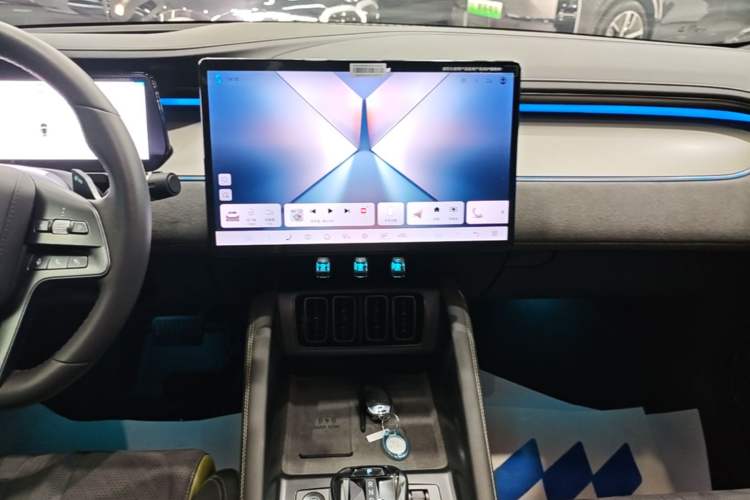 Used BYD Song L EV 2025 Intelligent Driving Version 602 km Range LiDAR-equipped All-Wheel-Drive Type Audio And AC Panel