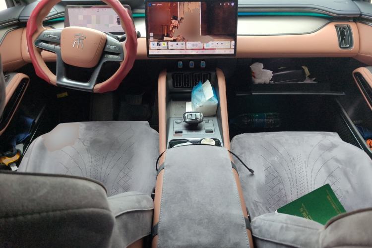 Used BYD Song L EV 2025 550 km Excellence Version Center Console