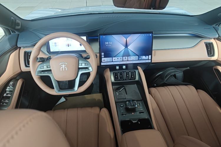 Used BYD Song L EV 2025 Intelligent Driving Version 550 km Excellence Edition Center Console