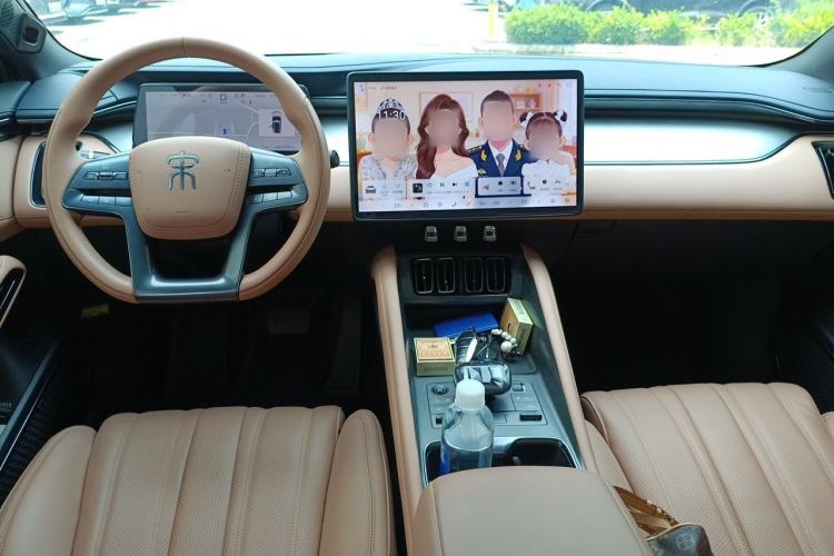 Used BYD Song L EV 2025 550 km Excellence Version Center Console