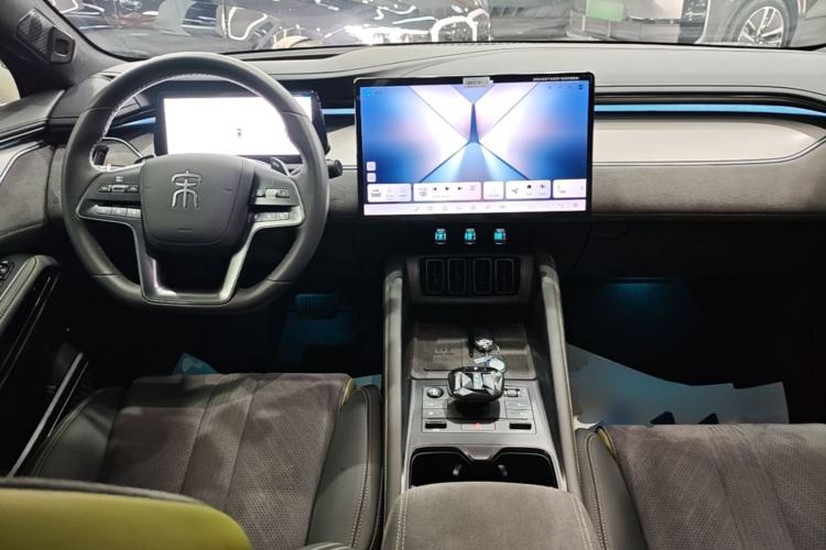 Used BYD Song L EV 2025 Intelligent Driving Version 602 km Range LiDAR-equipped All-Wheel-Drive Type Center Console
