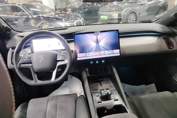 Used BYD Song L EV 2025 Intelligent Driving Version 602 km Range LiDAR-equipped All-Wheel-Drive Type Center Console