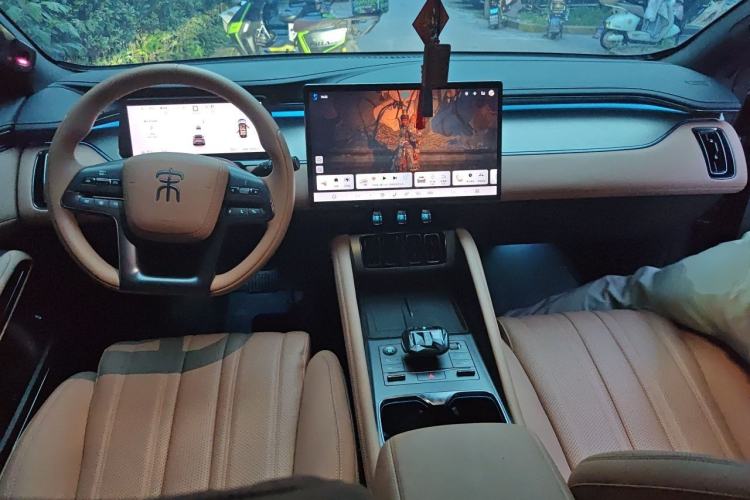 Used BYD Song L EV 2025 550 km Excellence Version Center Console