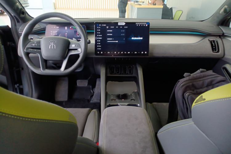 Used BYD Song L EV 2025 Intelligent Driving Version 602 km Range LiDAR-equipped All-Wheel-Drive Type Center Console