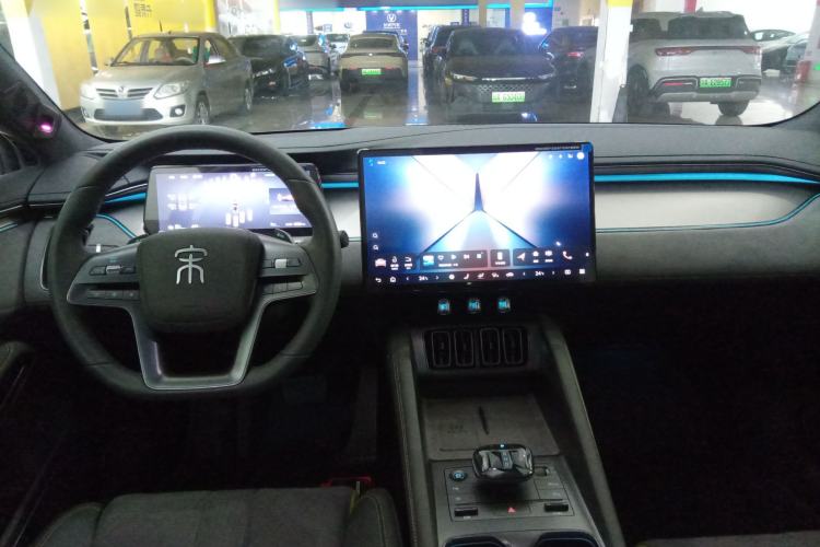 Used BYD Song L EV 2025 Intelligent Driving Version 602 km Range LiDAR-equipped All-Wheel-Drive Type Center Console