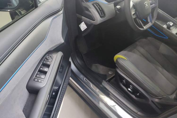 Used BYD Song L EV 2025 Intelligent Driving Version 602 km Range LiDAR-equipped All-Wheel-Drive Type Driver Seat