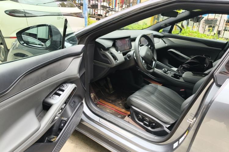 Used BYD Song L EV 2025 Intelligent Driving Version 662 km LiDAR Excellence Edition Driver Seat