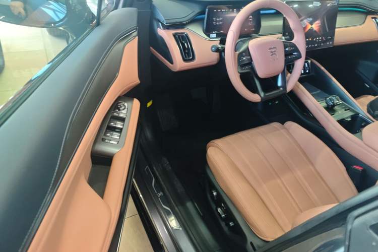 Used BYD Song L EV 2025 550 km Excellence Version Driver Seat