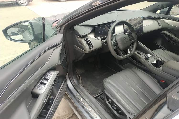 Used BYD Song L EV 2025 Intelligent Driving Version 662 km LiDAR Excellence Edition Driver Seat