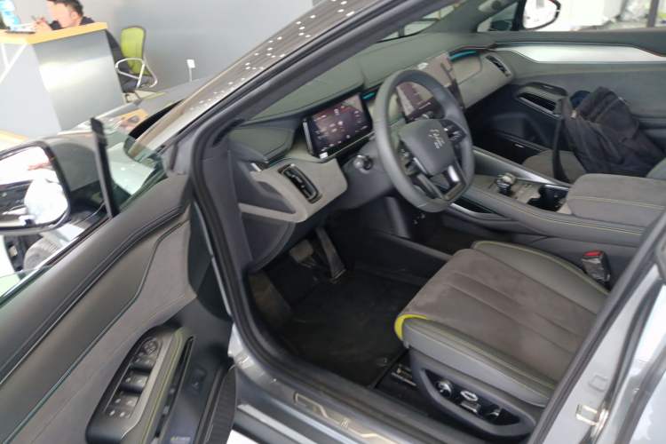 Used BYD Song L EV 2025 Intelligent Driving Version 602 km Range LiDAR-equipped All-Wheel-Drive Type Driver Seat