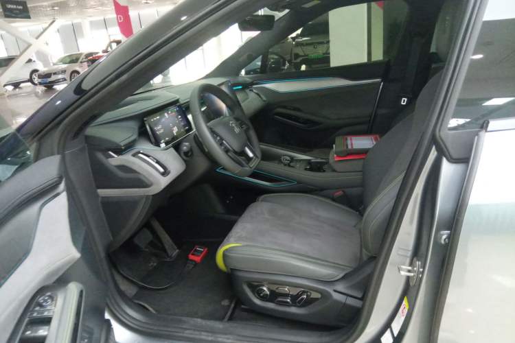 Used BYD Song L EV 2025 Intelligent Driving Version 602 km Range LiDAR-equipped All-Wheel-Drive Type Driver Seat