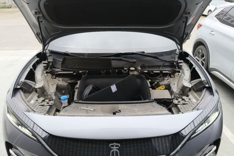 Used BYD Song L EV 2025 Intelligent Driving Version 662 km LiDAR Excellence Edition Engine Bay