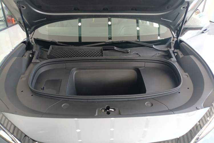 Used BYD Song L EV 2025 Intelligent Driving Version 602 km Range LiDAR-equipped All-Wheel-Drive Type Engine Bay