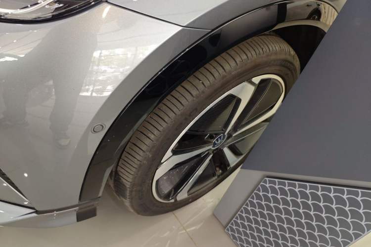 Used BYD Song L EV 2025 662 km Advanced Intelligent Driving Version Exterior 4