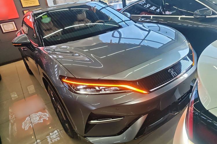 Used BYD Song L EV 2025 550 km Excellence Version Front Right 45 Deg