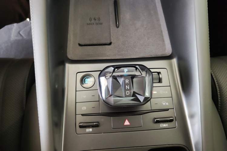 Used BYD Song L EV 2025 Intelligent Driving Version 662 km LiDAR Excellence Edition Gear Lever