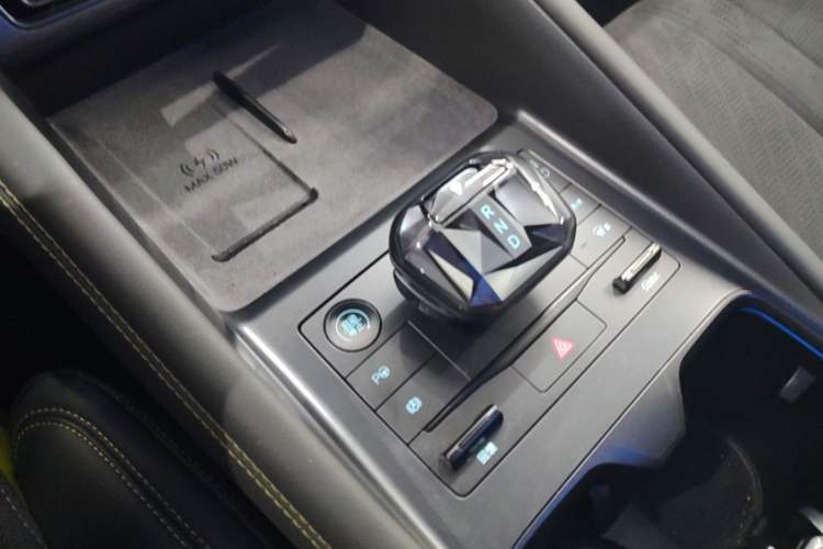 Used BYD Song L EV 2025 Intelligent Driving Version 602 km Range LiDAR-equipped All-Wheel-Drive Type Gear Lever