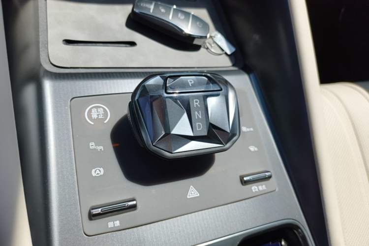 Used BYD Song L EV 2025 550 km Excellence Version Gear Lever