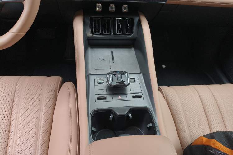 Used BYD Song L EV 2025 Intelligent Driving Version 662 km LiDAR Excellence Edition Gear Lever