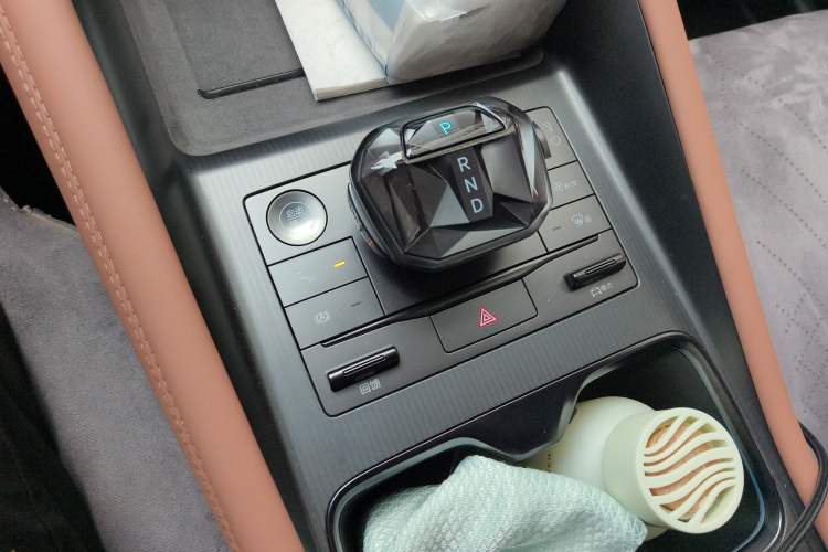 Used BYD Song L EV 2025 550 km Excellence Version Gear Lever