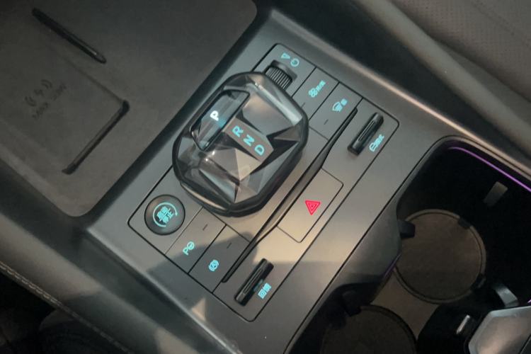 Used BYD Song L EV 2025 Intelligent Driving Version 662 km LiDAR Excellence Edition Gear Lever