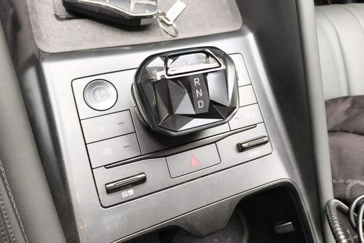 Used BYD Song L EV 2025 Intelligent Driving Version 662 km LiDAR Excellence Edition Gear Lever