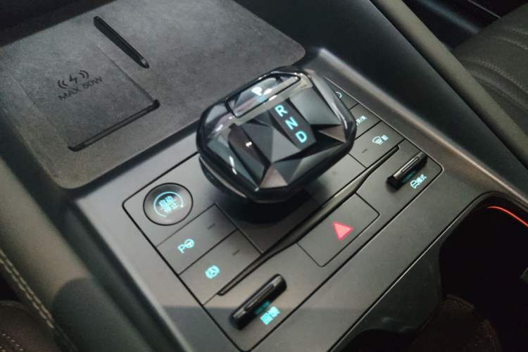 Used BYD Song L EV 2025 Intelligent Driving Version 662 km LiDAR Excellence Edition Gear Lever