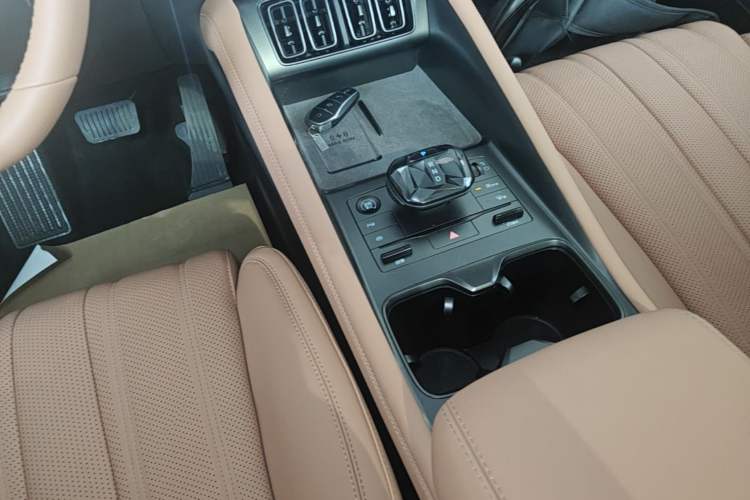Used BYD Song L EV 2025 Intelligent Driving Version 550 km Excellence Edition Gear Lever