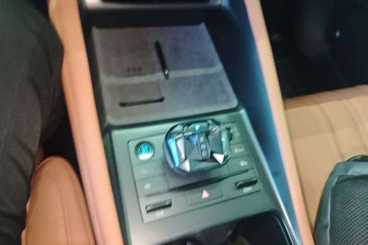 Used BYD Song L EV 2025 550 km Excellence Version Gear Lever