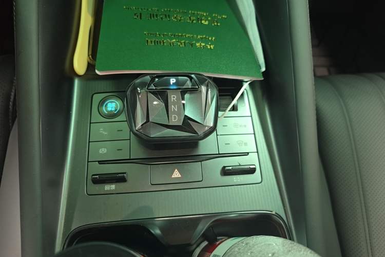 Used BYD Song L EV 2025 550 km Excellence Version Gear Lever
