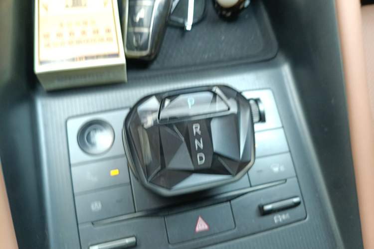 Used BYD Song L EV 2025 550 km Excellence Version Gear Lever