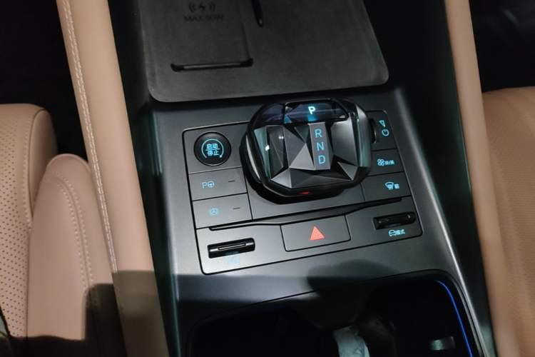 Used BYD Song L EV 2025 Intelligent Driving Version 662 km LiDAR Excellence Edition Gear Lever