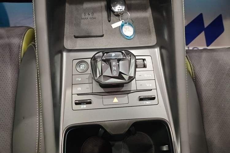 Used BYD Song L EV 2025 Intelligent Driving Version 602 km Range LiDAR-equipped All-Wheel-Drive Type Gear Lever