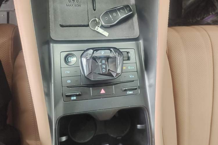 Used BYD Song L EV 2025 Intelligent Driving Version 662 km LiDAR Excellence Edition Gear Lever