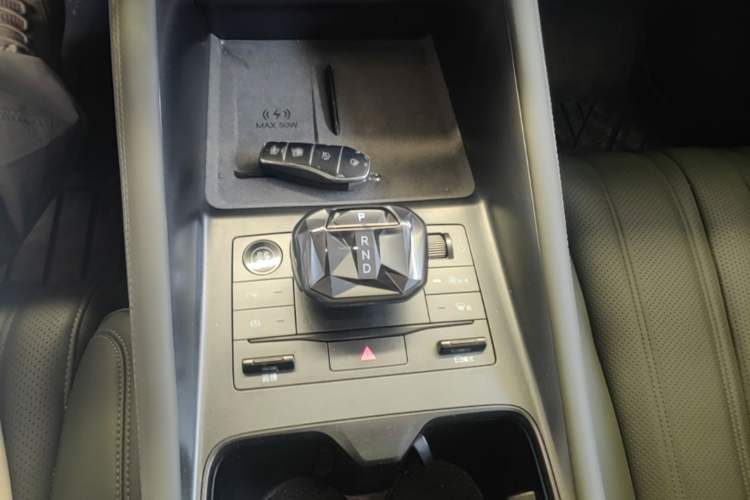 Used BYD Song L EV 2025 Intelligent Driving Version 662 km LiDAR Excellence Edition Gear Lever