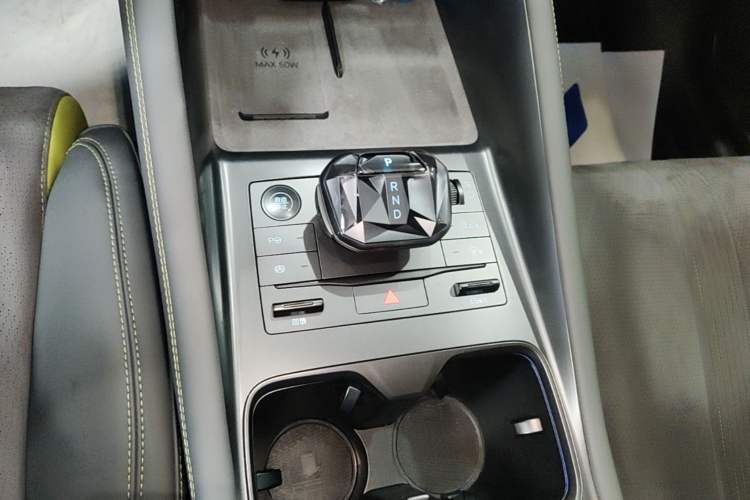 Used BYD Song L EV 2025 Intelligent Driving Version 602 km Range LiDAR-equipped All-Wheel-Drive Type Gear Lever